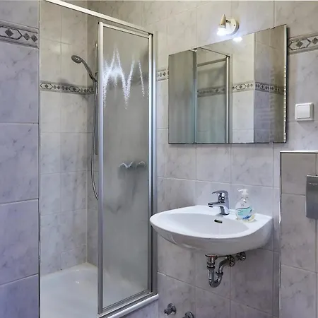 Hotel Restaurant Lindenhof 3*