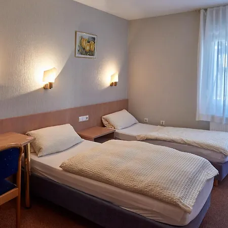 Restaurant Lindenhof ホテル 3*